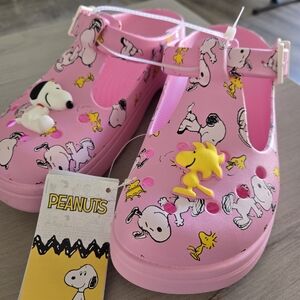 CROCS Peanuts Pink Snoopy and Woodstock Mary Jane Clogs